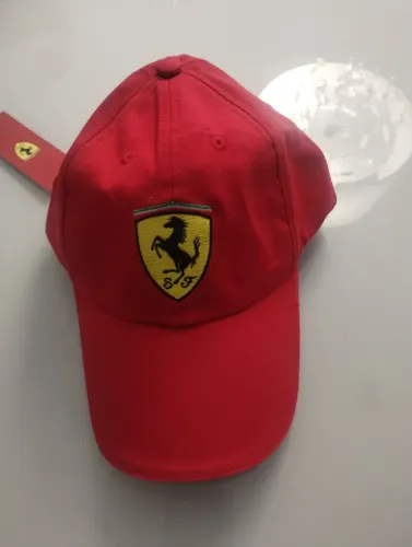 Boné uso exclusivo Equipe Ferrari
