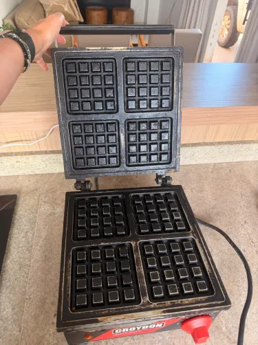 Máquina de Waffle 220 volts Croydon