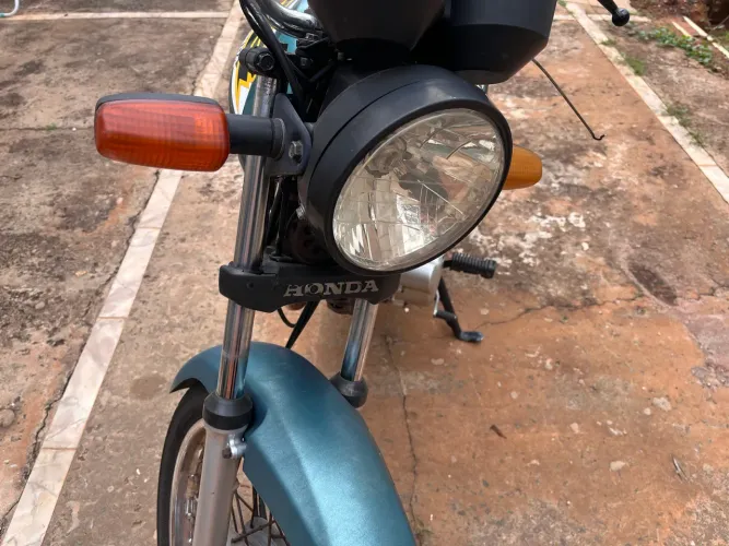 Moto Honda ano 2000 titan