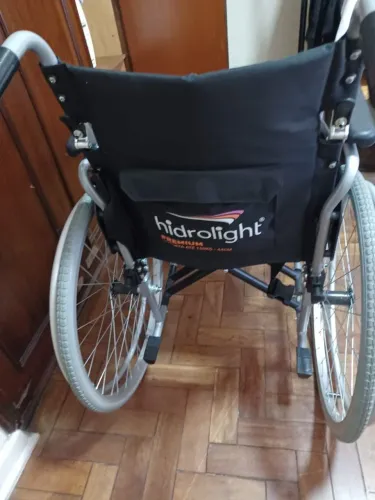 Cadeira de rodas de alumínio conforto e leve para bem estar de seu família 