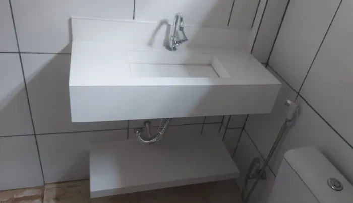 Pia esculpida de porcelanato pra banheiro
