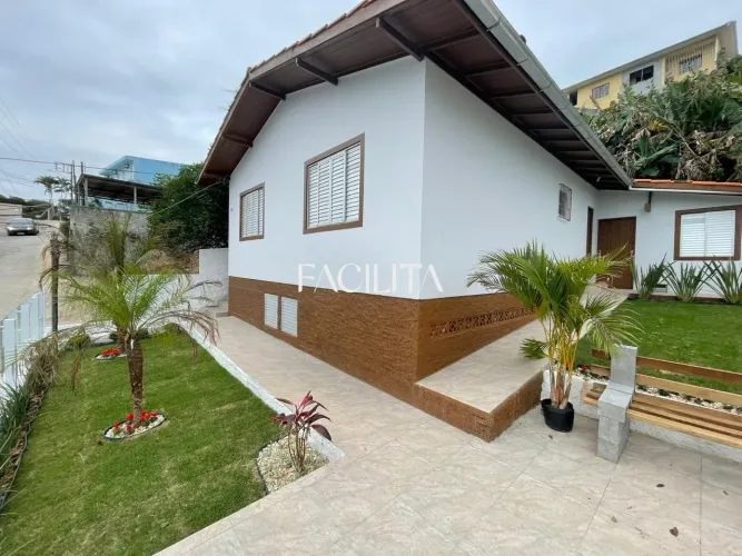 Casa com 3 quartos no bairro Carvoeira, Florianópolis