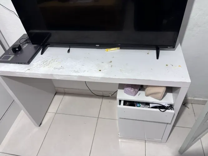 Combo Desapego: Mesa de Jantar + mesa de estudo
