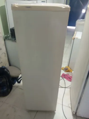 Vendo uma geladeira consul funcionando perfeitamente bairro nova Almeida serra *