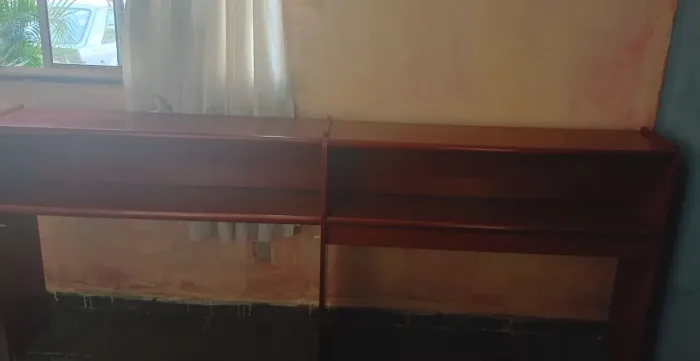 Vendo cabeceira de madeira pura grande de cama de solteiro.