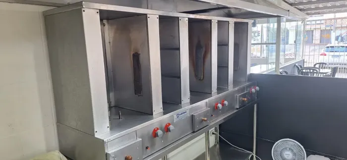 Máquina churrasqueira para shawarma com 3 espetos