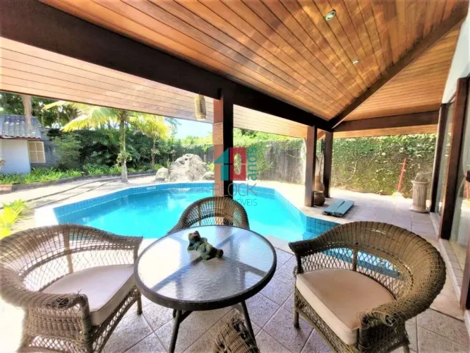 Barra da Tijuca | Casa de Condomínio 4 quartos, sendo 4 suites