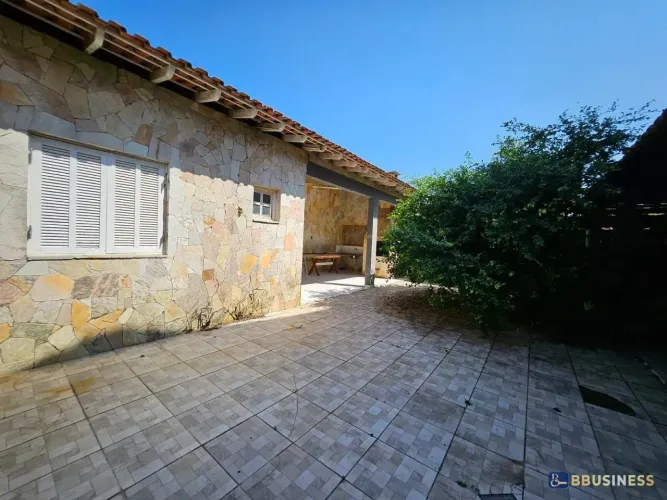 Sobrado para venda e locação com 4 quartos, sendo 2 suítes - Indaiá, Bertioga, SP