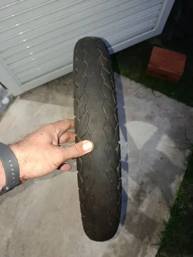 Roda da Titan 150 com pneu e camara