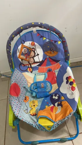 Cadeirinha de descanso de bebê azul Toca e vibra