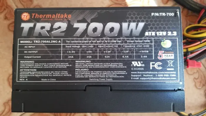 Fonte Thermaltake TR2 700W - ATX 12v 2.3