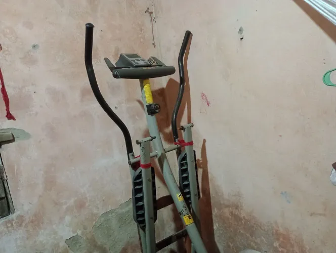 VENDO MAQUINDA DE EXERCÍCIOS PARA RETIRADA DE PEÇAS