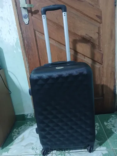Mala de Viagem Média Preta 4 Rodas