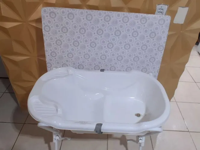 Banheira com trocador e andajar