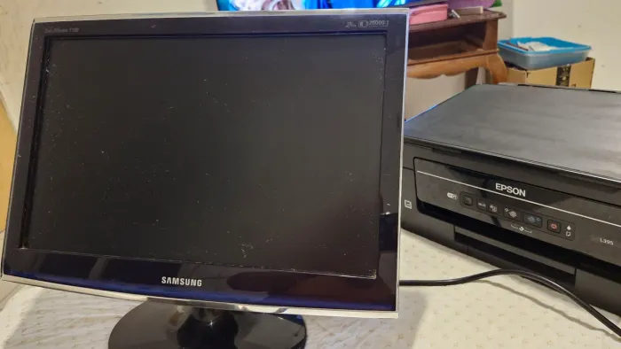 Monitor Samsung T190 - 19pol com defeito 