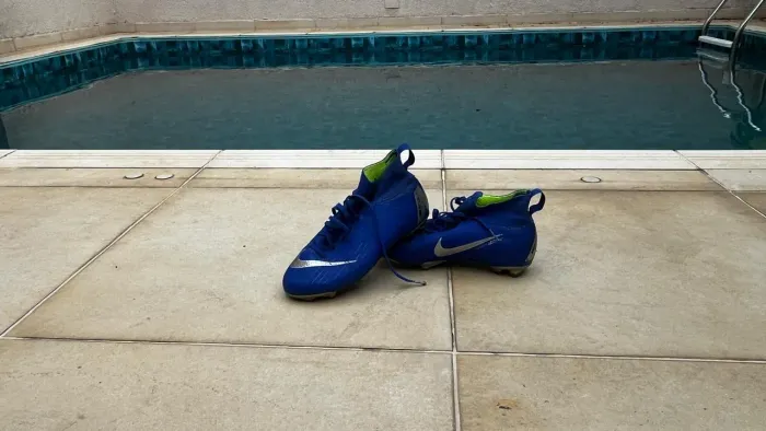 Chuteira Nike azul , tamanho 35 , original, estado de nova