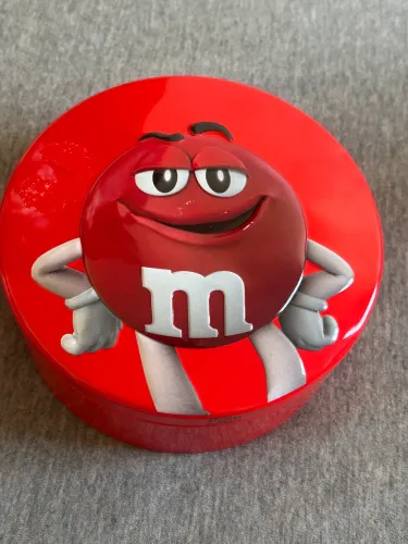 LATA VERMELHA M&M