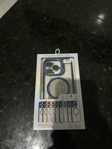 Três case para iPhone 16 pro e 4 películas por 100 reias