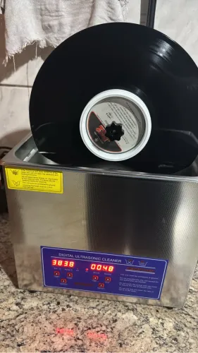 Lavagem Ultrassônica de Discos de Vinil