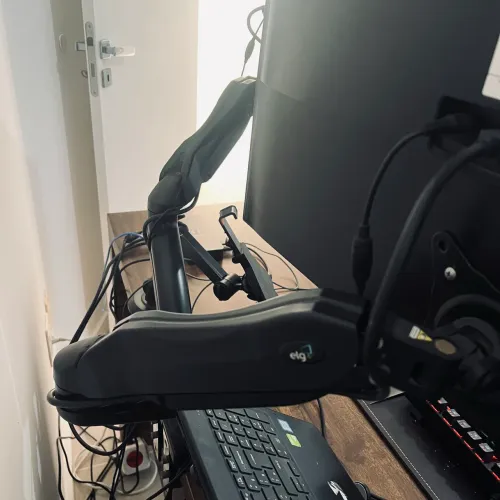 Monitor 4k de 28? e braço articulado