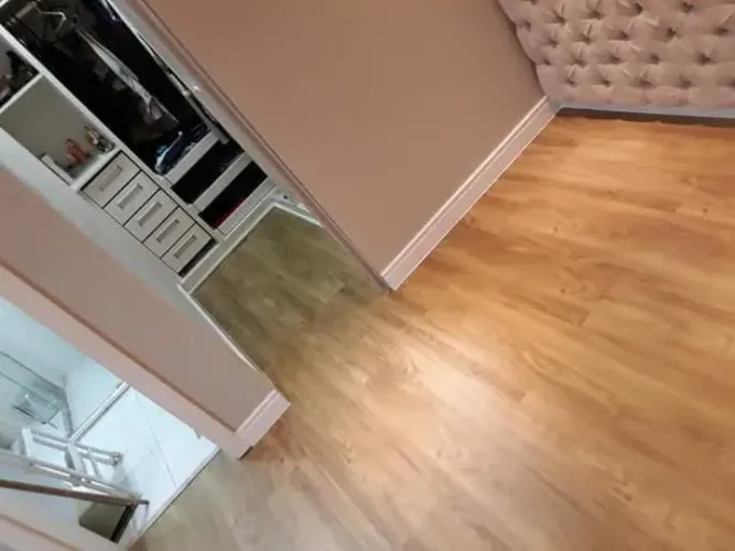 Rodapés e piso vinilco
