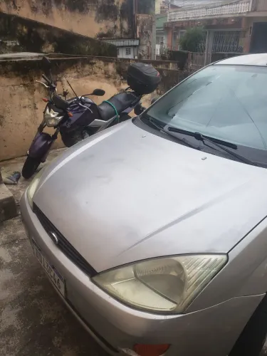 Ford Focus 1.8 16V 5P 2001