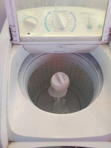 Vendo uma máquina de lavar 9 kg