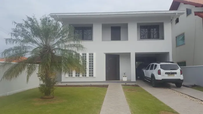 Casa à venda com 3 dormitórios, sendo 1 suíte, e 2 vagas cobertas - Biguaçu/SC