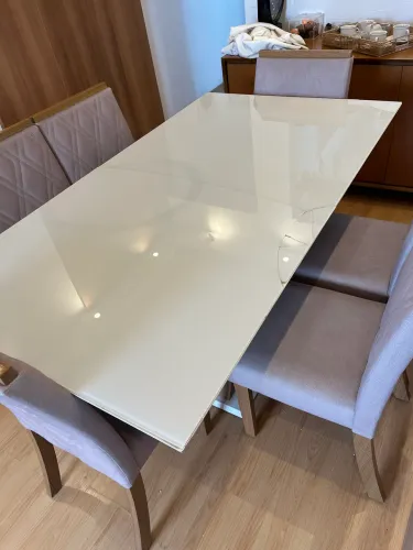 Mesa com 6 cadeiras 