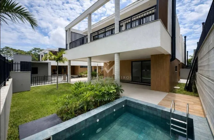 Casa em condomínio com 3 suítes em Cacupé, Florianópolis