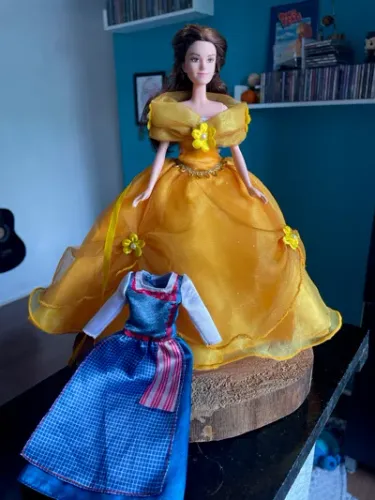 Boneca Bela e a Fera Live Action - Vestido original e um Vestido extra Usado