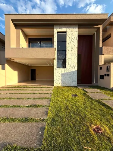 Sobrado à Venda no Jardins Sevilha, Aparecida de Goiânia,3 Suítes e Piscina