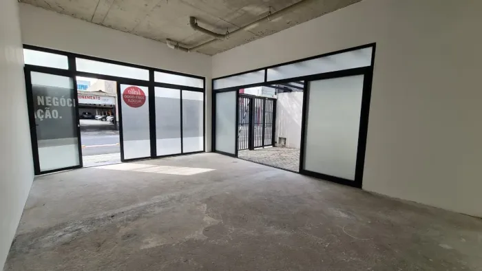 Loja com 93m² no Bom Retiro. Marc Negócios Imobiliários Loja com 93m² no Bom Retiro. Marc
