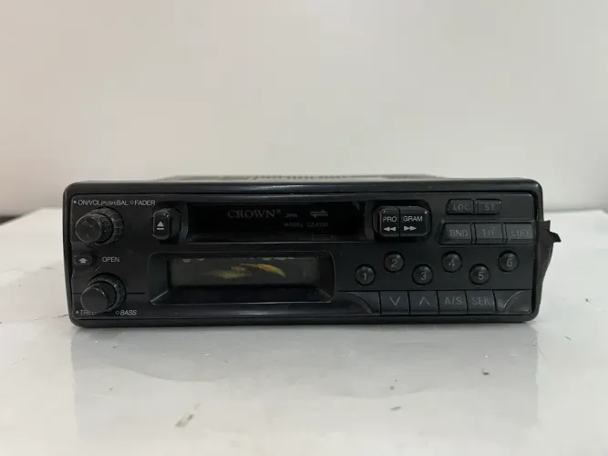 Rádio Automotivo Crown Cz-610d com defeito