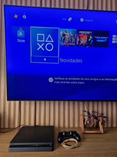 PS4 Slim 1T bem conservado e funcionando perfeitamente 
