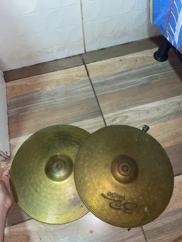 Pratos de bateria 