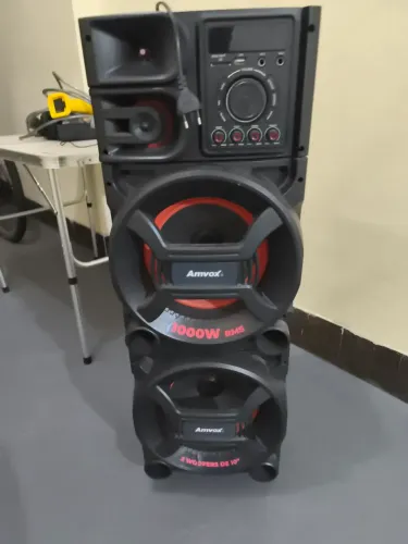 Caixa de som Amvox 1000 com bluetooth e controle remoto