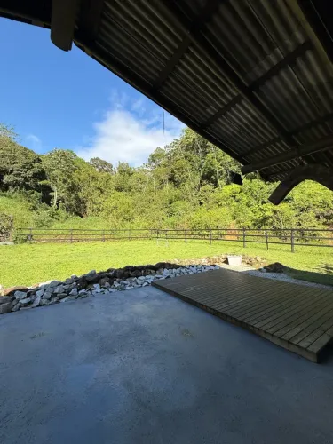 SÍTIO COM PISCINA PARA ALUGAR 