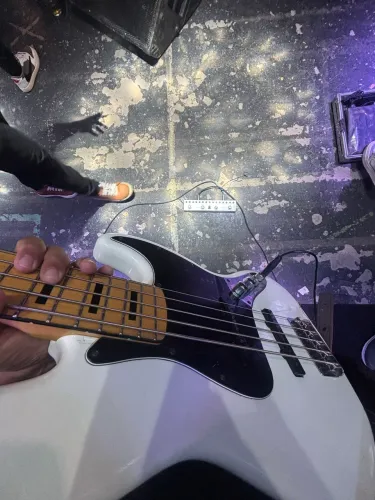 TROCO BAIXO SQUIER MODIFIED COM CIRCUITO SONORUS