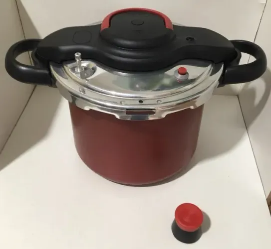 Panela de Pressão Rochedo Clipso de 4,5 litros Revestimento Vermelho - NOVA