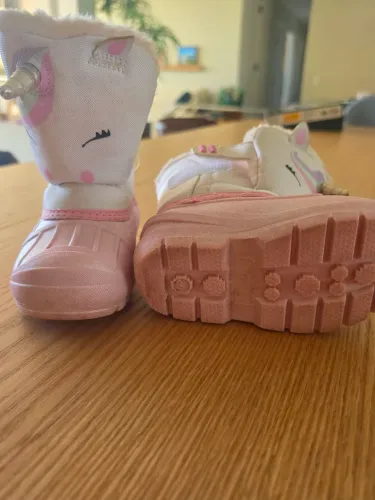 Bota neve infantil
