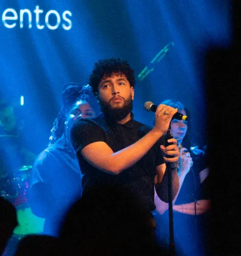Cantor para Eventos Elegantes, Casamentos - Cleevs Music / Goiânia e região
