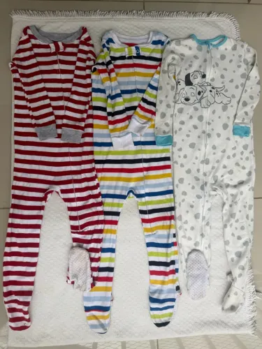 Kit de de macacão / pijama importados Carter?s e Disney 2 anos - 24 meses