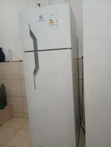 Geladeira Eletrolux 260L degelo automático 