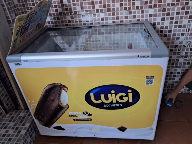 vendo frizer par sorvetes picolé e acai tampa de vidro