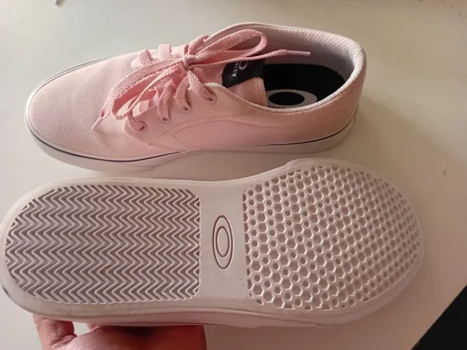 Tenis oakley semi novo em ótimo estado