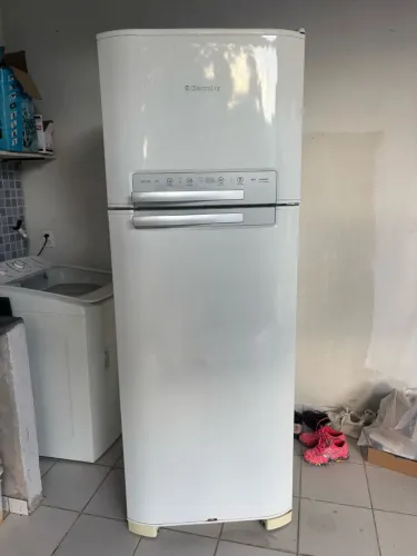Geladeira Electrolux DF50 Frost Free 430L - Funcionando