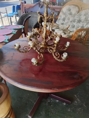 Vendo moveis de madeira.