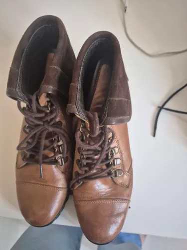 Bota arezzo em couro marrom