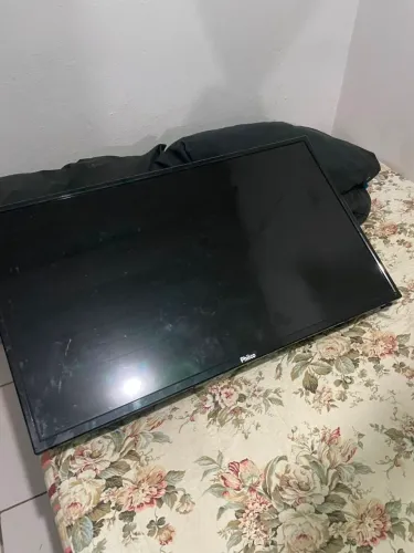 VENDE - SE TV PHILCO 40 POLEGADAS - JA VAI COM O TV BOX INCLUSO CASO QUEIRA- VALOR 500 